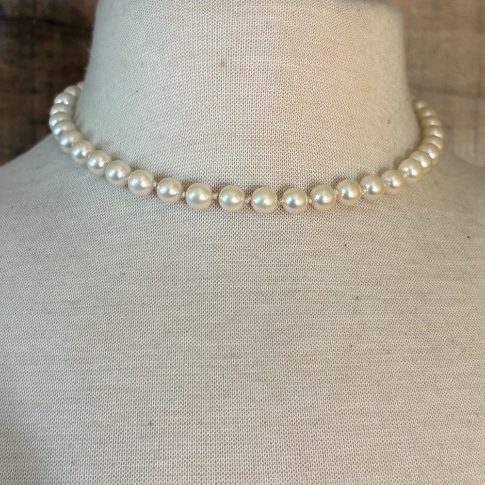 Vintage Style Cream Faux Pearl Choker Necklace 15.5 Inch Barrel Clasp